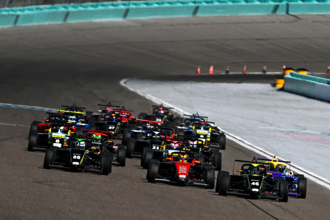 Weekend a tutto gas: USF Juniors in Carolina, la British F4 infiamma Donington